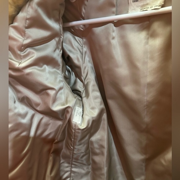 Luxurious Canadian Coyote Fur Coat - Picture 7 of 7